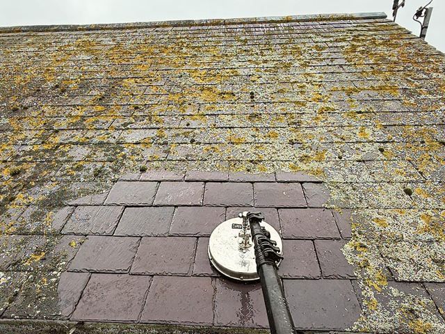 roof-cleaning-2-kireth-ai