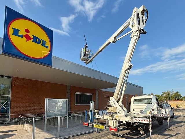 commercial-cleaning-5-kireth-ai