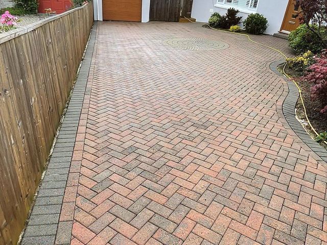 driveway-cleaning-8-kireth-ai