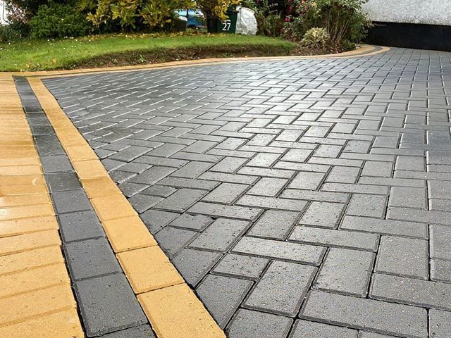 driveway-cleaning-2-kireth-ai
