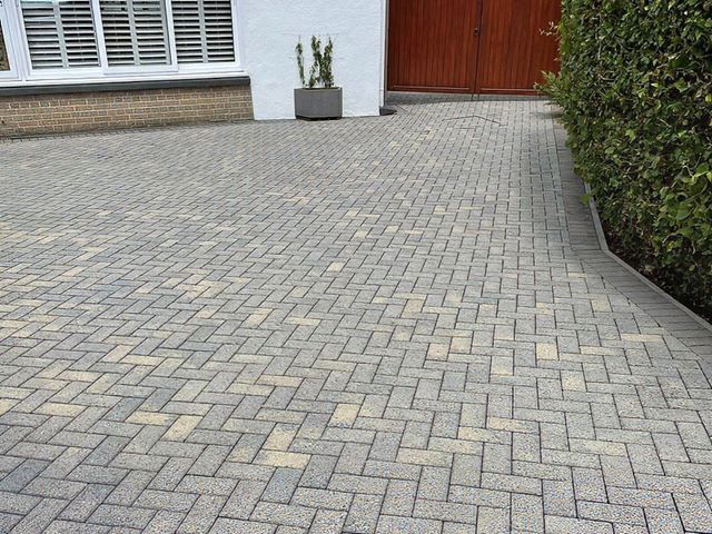 driveway-cleaning-6-kireth-ai