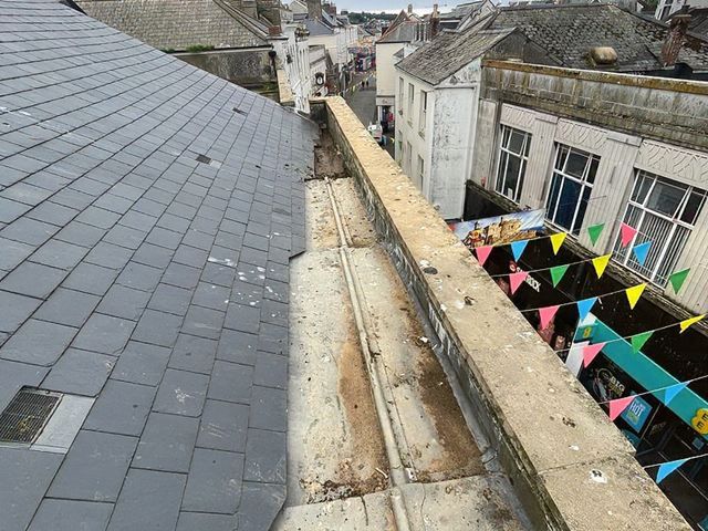 gutter-cleaning-4-kireth-ai