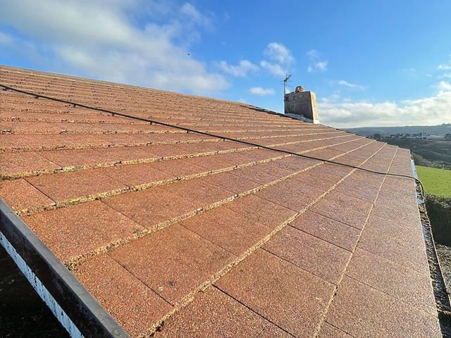 roof-cleaning-3-kireth-ai