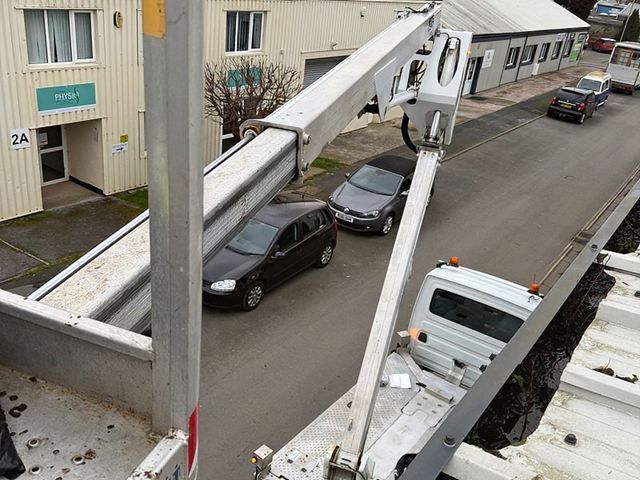 gutter-cleaning-5-kireth-ai